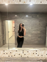 Симпатичной девочке не хватает мужской ласки и секса  – Фото 1