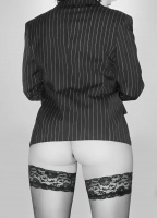 Горячая брюнетка – Фото 1